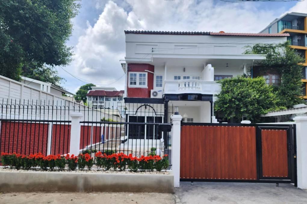 Villa Boxsoon Nimman 2 # 4Beds 3Baths à Chiang Mai Extérieur photo
