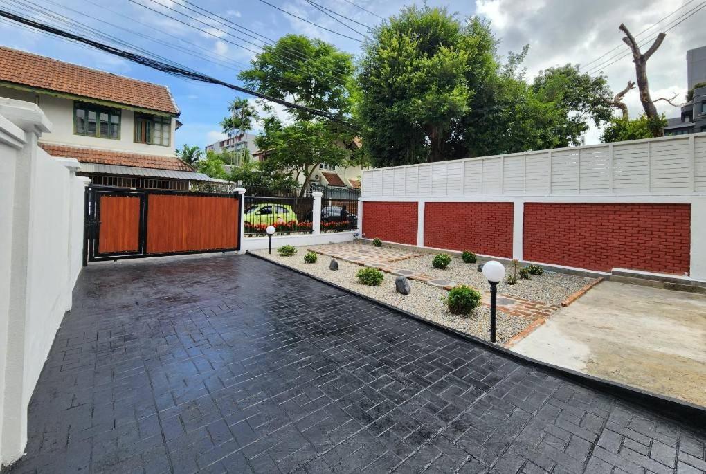 Villa Boxsoon Nimman 2 # 4Beds 3Baths à Chiang Mai Extérieur photo